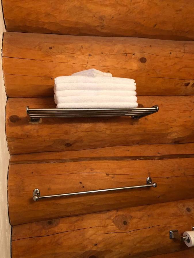 Cariboo Log Guest House Lac La Hache Exterior photo